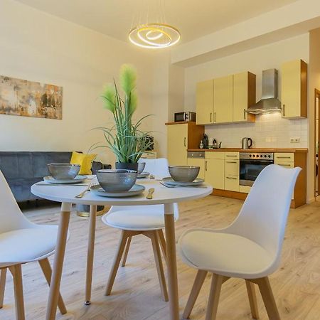 Cityapartment - 53 M², 2 Zimmer, Zentral, Netflix, Kueche, Waschmaschine Cottbus Esterno foto