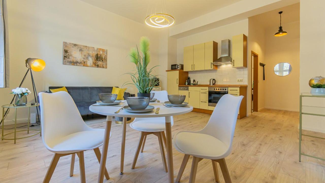 Cityapartment - 53 M², 2 Zimmer, Zentral, Netflix, Kueche, Waschmaschine Cottbus Esterno foto