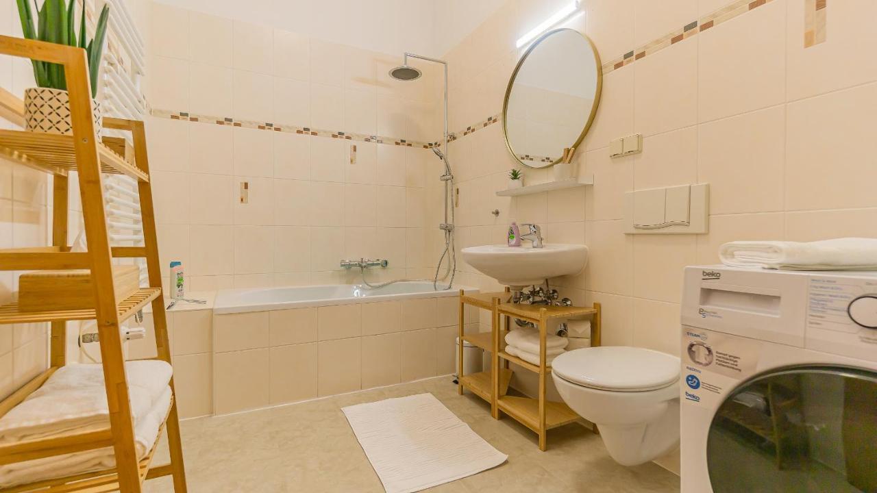 Cityapartment - 53 M², 2 Zimmer, Zentral, Netflix, Kueche, Waschmaschine Cottbus Esterno foto
