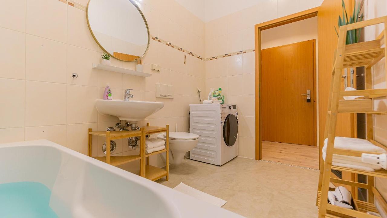 Cityapartment - 53 M², 2 Zimmer, Zentral, Netflix, Kueche, Waschmaschine Cottbus Esterno foto